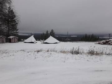 Фото номера Шале с двумя спальнями Кемпинги Ristijärven Pirtti Cottage Village г. Ристиярви 15